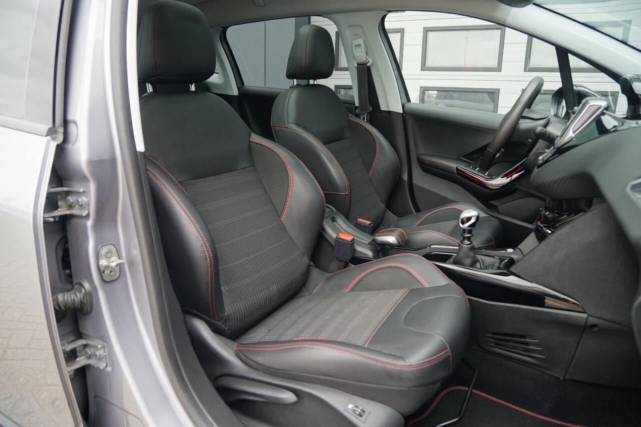 Peugeot 2008 1.2 PureTech GT-Line + TREKHAAK / PANORAMA / STOELVERWARMING / SENSOREN