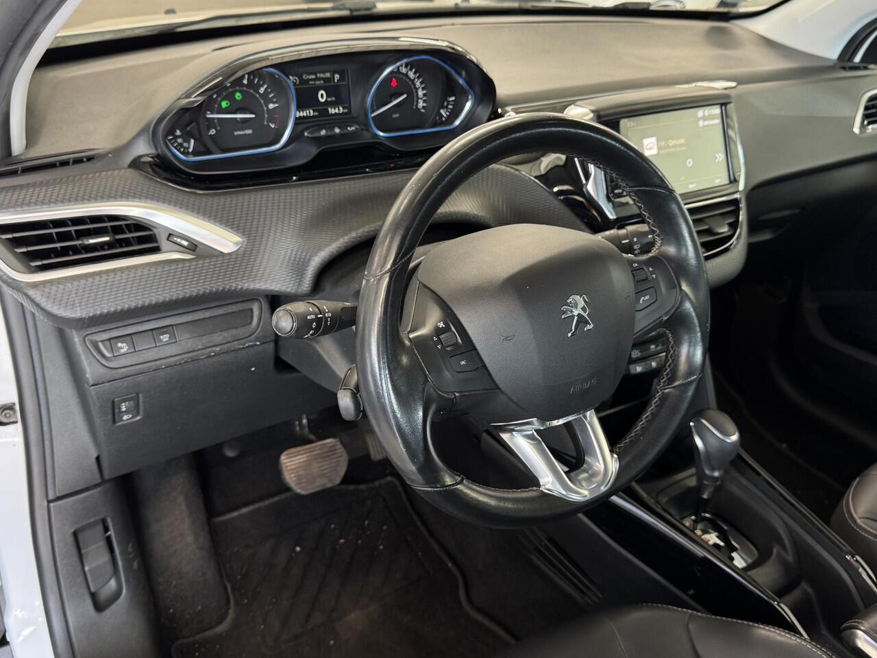 Peugeot 2008 1.2 PureTech Allure | Automaat | Camera | Navi | Trekhaak | Stoelverwarming | Clima | ( Vesteging - Nieuwegein )