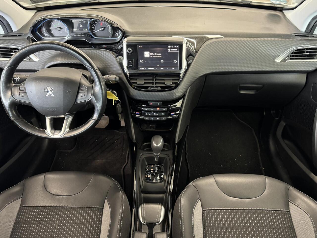 Peugeot 2008 1.2 PureTech Allure | Automaat | Camera | Navi | Trekhaak | Stoelverwarming | Clima | ( Vesteging - Nieuwegein )