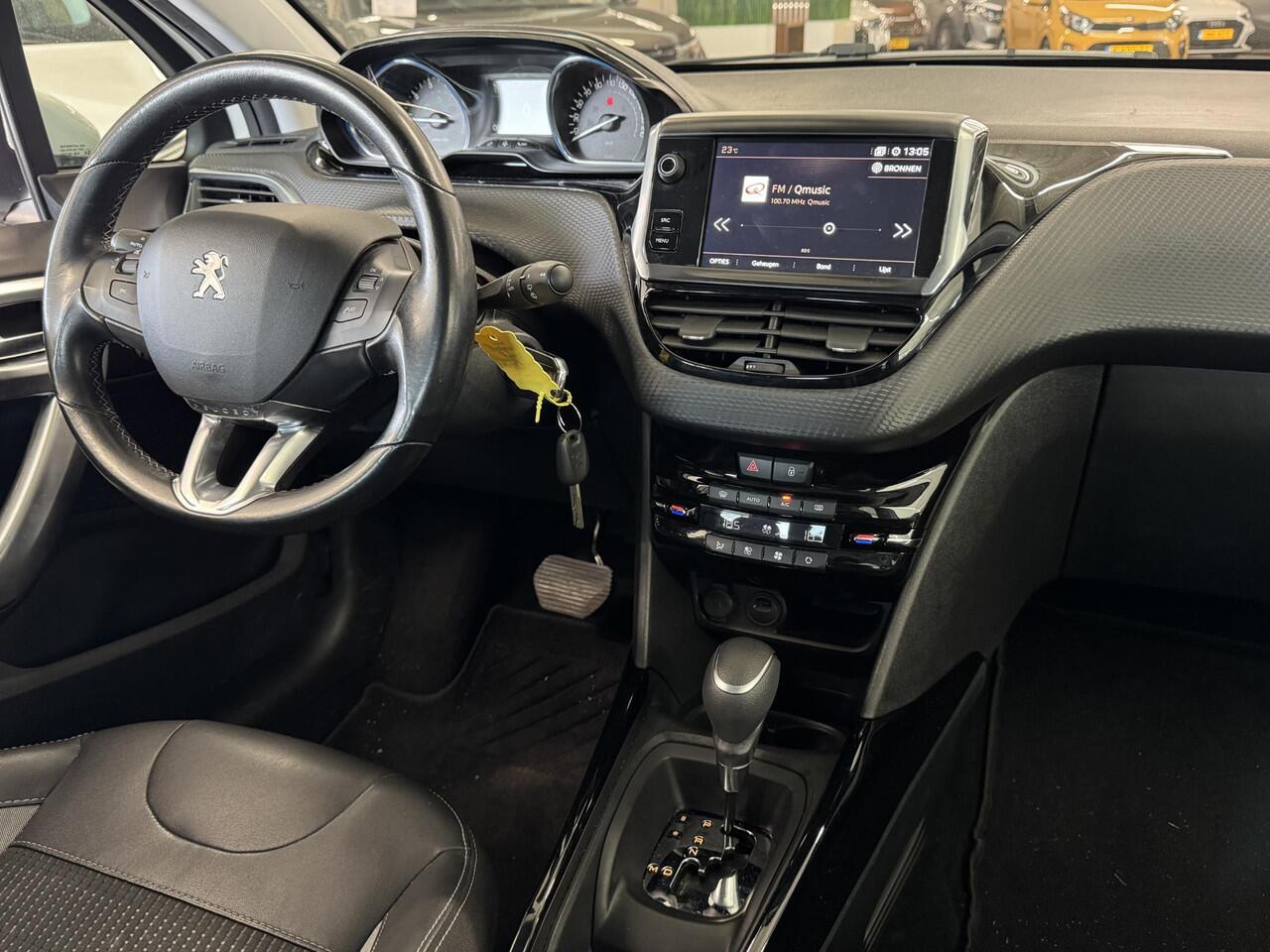 Peugeot 2008 1.2 PureTech Allure | Automaat | Camera | Navi | Trekhaak | Stoelverwarming | Clima | ( Vesteging - Nieuwegein )