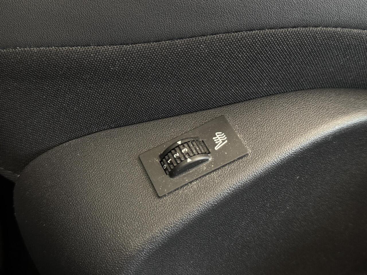 Peugeot 2008 1.2 PureTech Allure | Automaat | Camera | Navi | Trekhaak | Stoelverwarming | Clima | ( Vesteging - Nieuwegein )