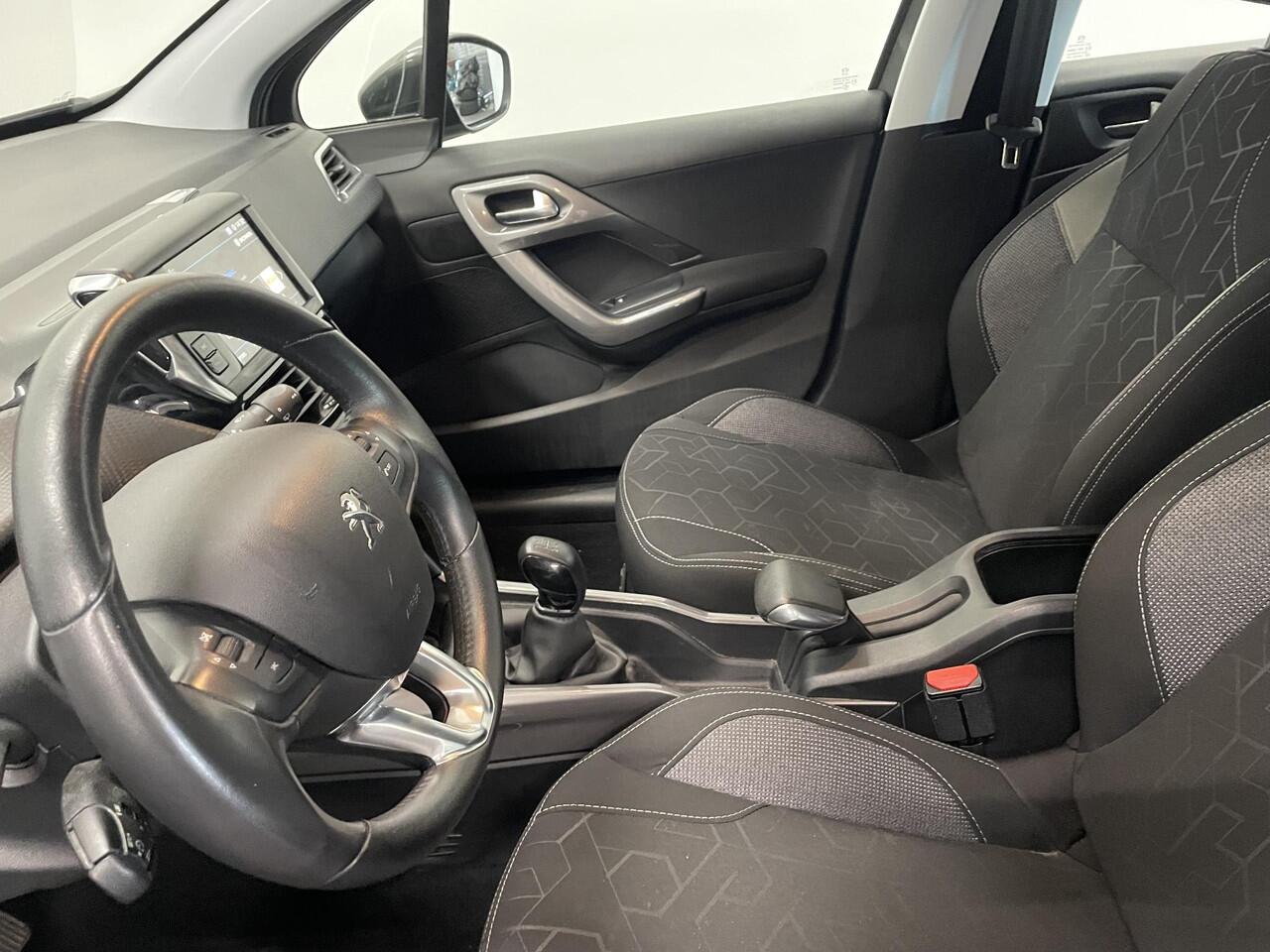 Peugeot 2008 1.2 PureTech Active 82pk Navigatie Apple Carplay/Android Auto Cruise Control Airco