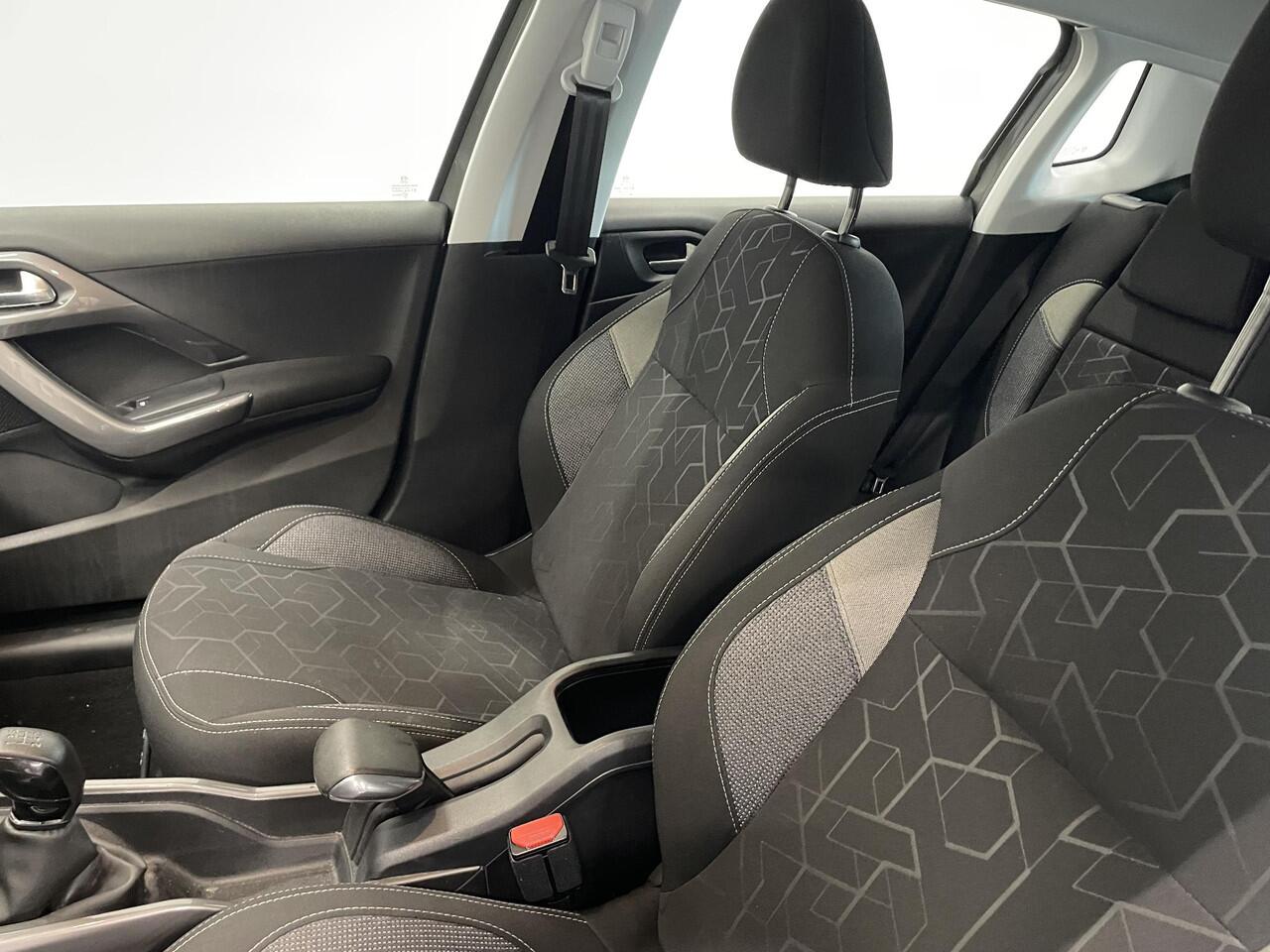 Peugeot 2008 1.2 PureTech Active 82pk Navigatie Apple Carplay/Android Auto Cruise Control Airco