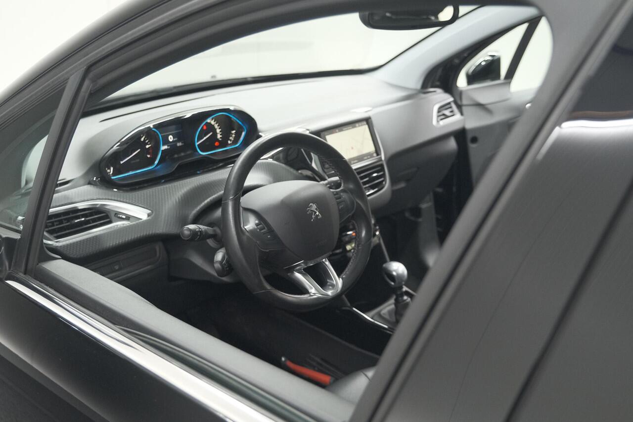 Peugeot 2008 PureTech 110 Allure | Panoramadak | Navigatie | Camera | Parkeersensoren