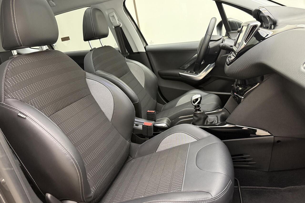 Peugeot 2008 1.2 PureTech 130pk Blue Lease Allure | Panorama Dak | DAB+ | Navigatie | Climate Control | Cruise Control | Achteruitrijcamera |LichtMetalen Velgen met All Seasonbanden