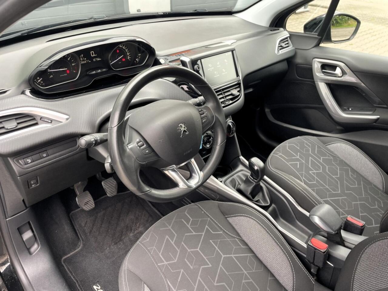 Peugeot 2008 1.2 PURETECH ALLURE / Nieuwe distributie riem / PDC / Cruise control