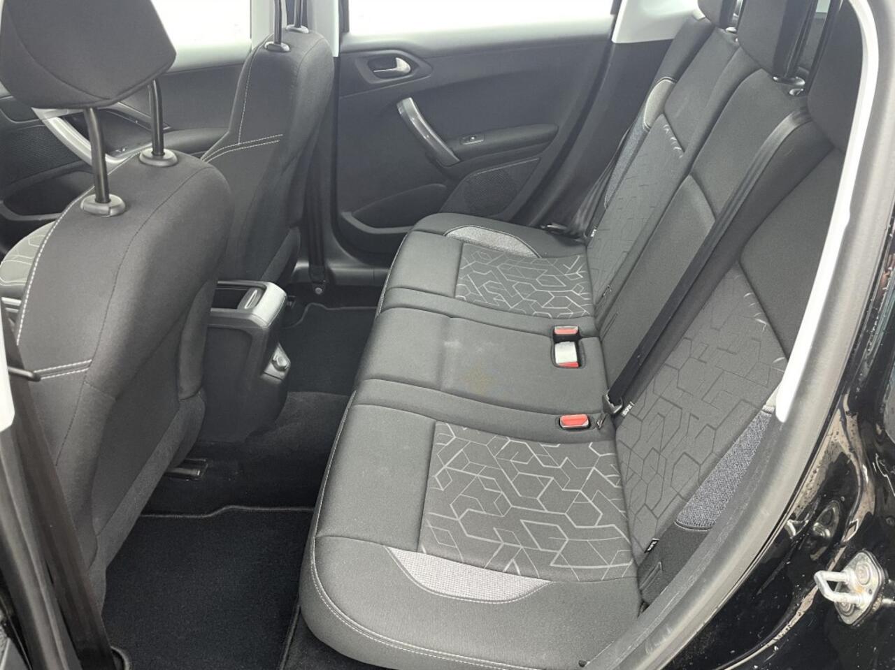 Peugeot 2008 1.2 PURETECH ALLURE / Nieuwe distributie riem / PDC / Cruise control