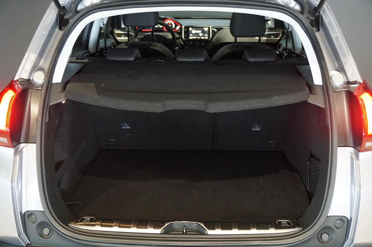 Peugeot 2008 1.2 PureTech GT-Line + TREKHAAK / PANORAMA / STOELVERWARMING / SENSOREN