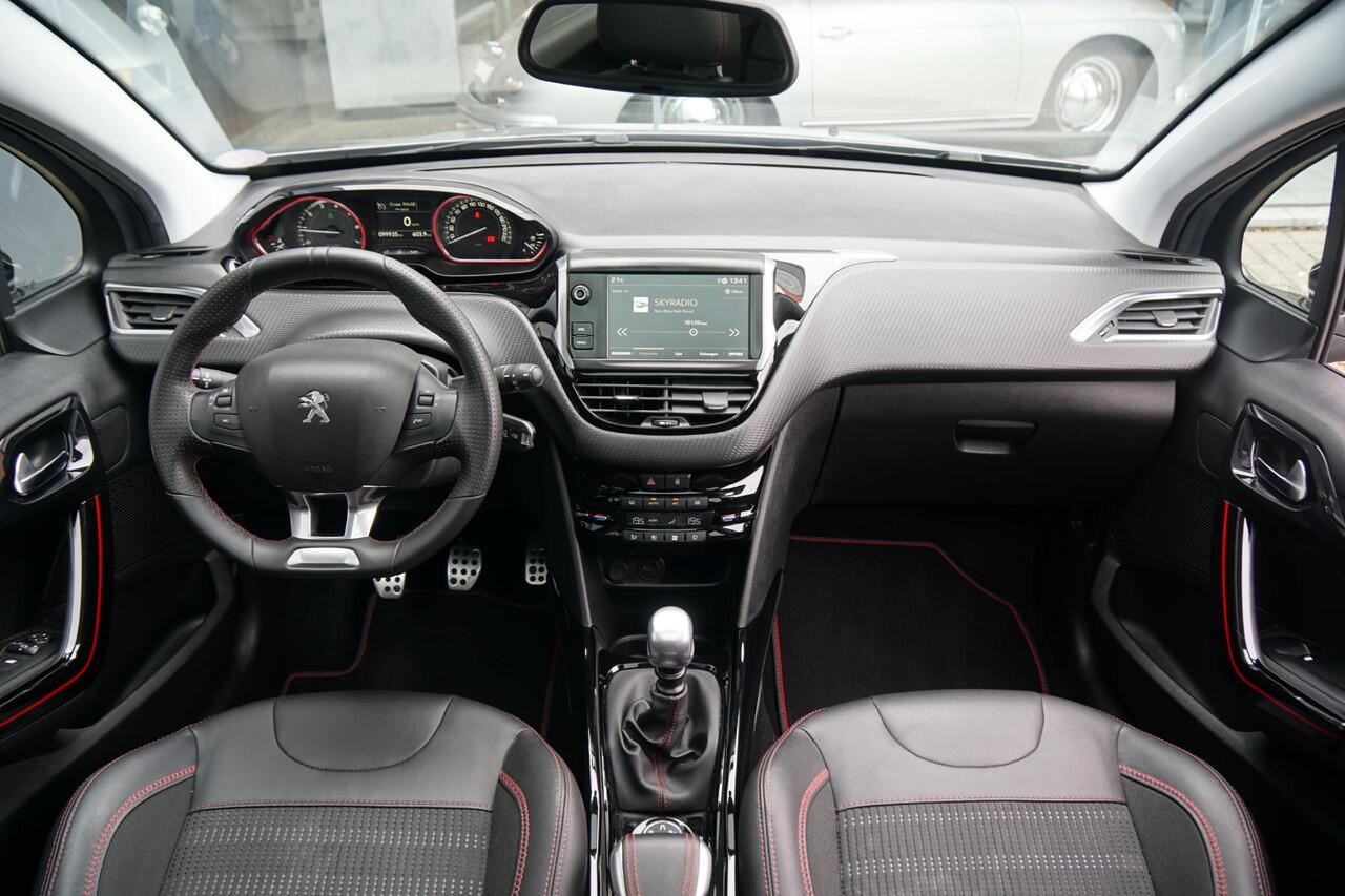 Peugeot 2008 1.2 PureTech GT-Line + TREKHAAK / PANORAMA / STOELVERWARMING / SENSOREN