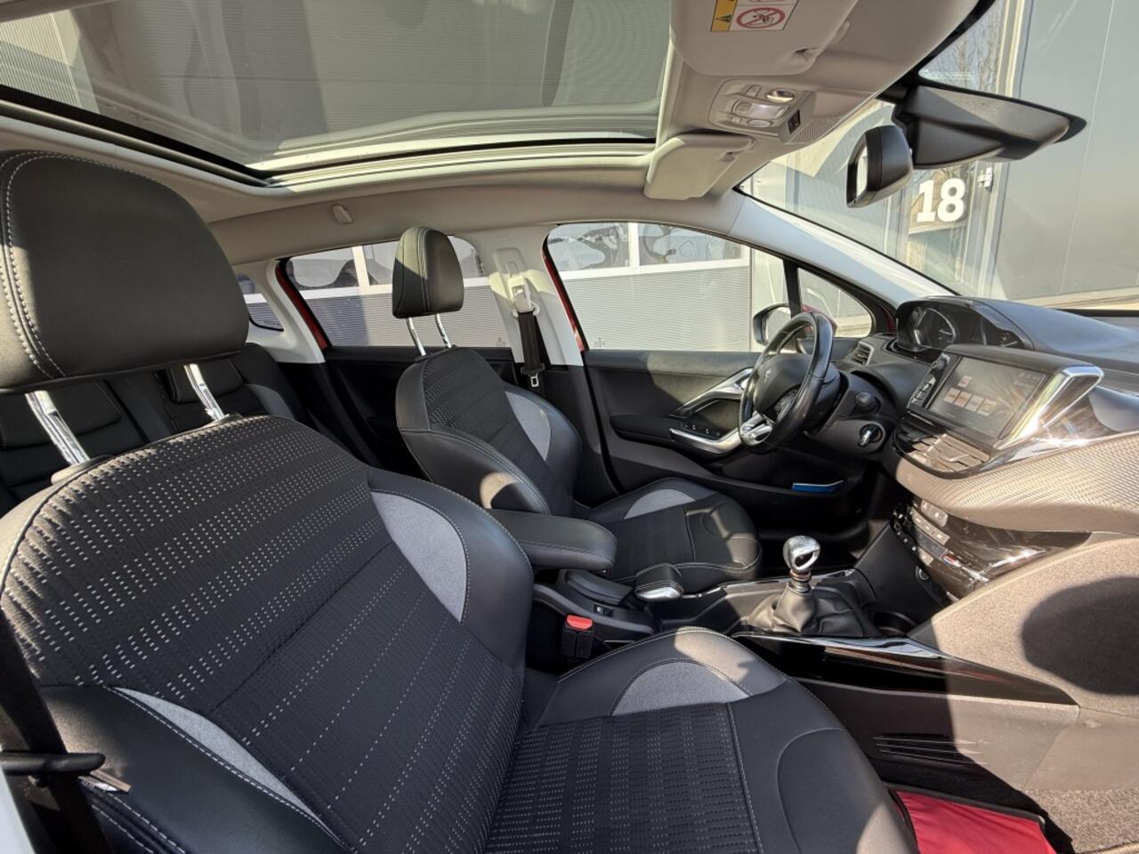 Peugeot 2008 1.2 PureTech GT-Line pano navi