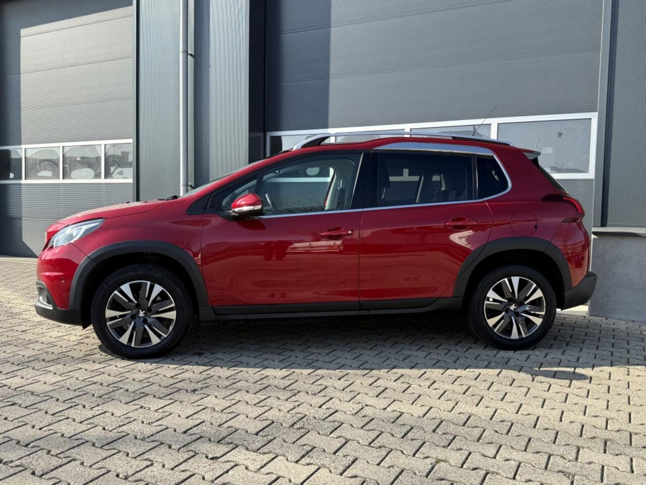 Peugeot 2008 1.2 PureTech GT-Line pano navi