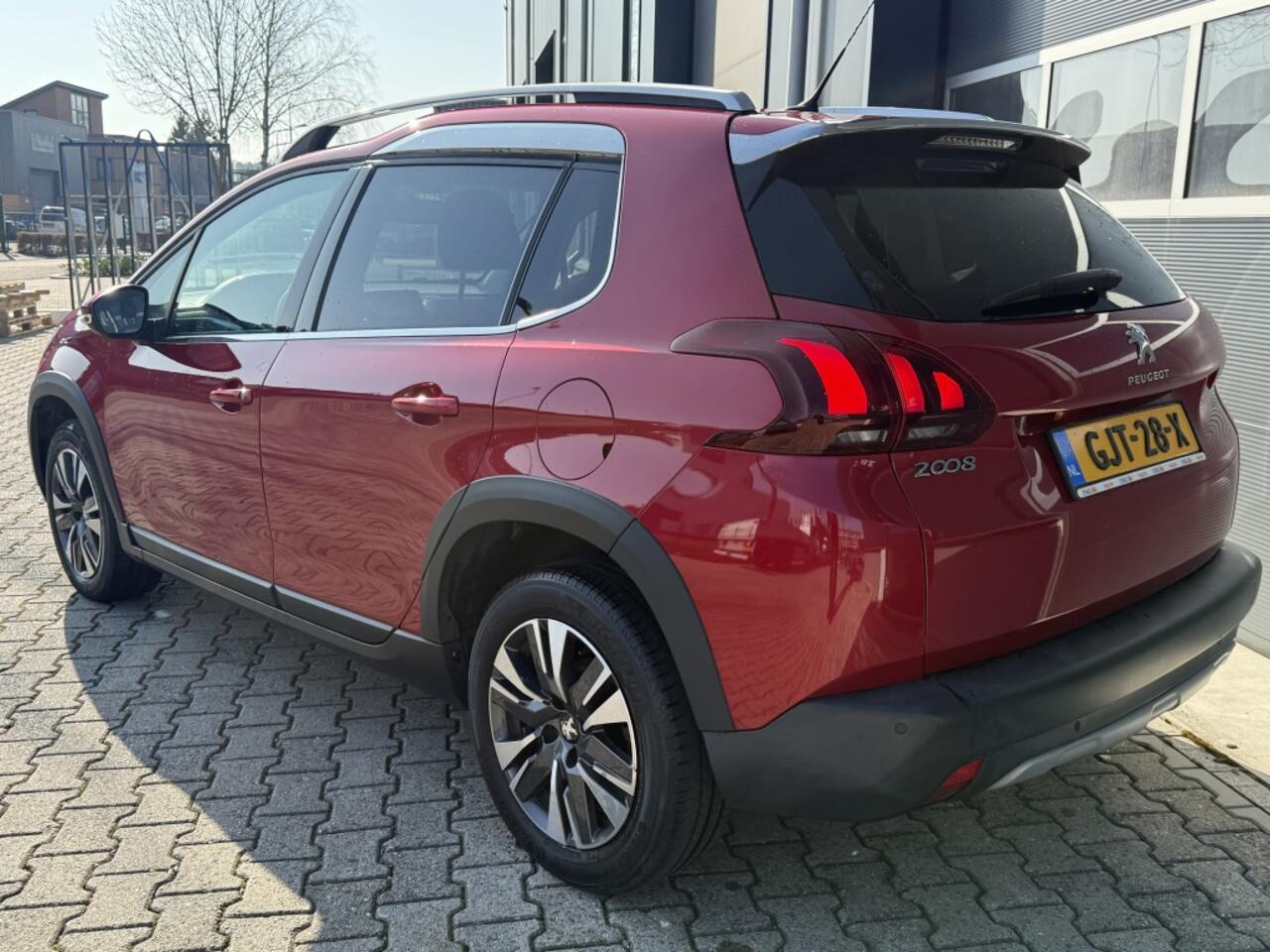 Peugeot 2008 1.2 PureTech GT-Line pano navi