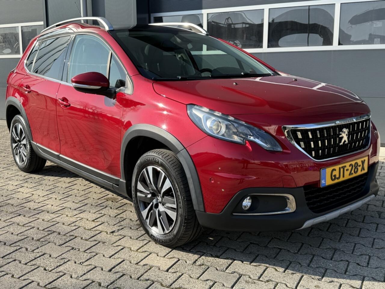 Peugeot 2008 1.2 PureTech GT-Line pano navi