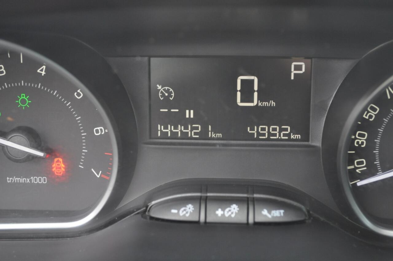 Peugeot 2008 1.2 Active Autom 110Pk pdc v+a clima