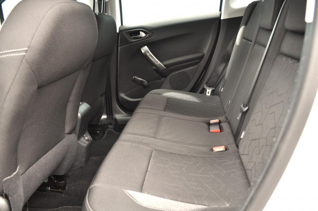 Peugeot 2008 1.2 Active Autom 110Pk pdc v+a clima