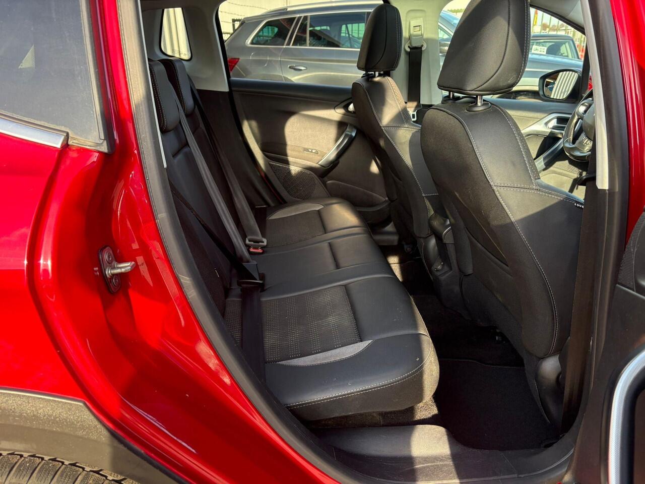 Peugeot 2008 1.2 PureTech Allure Clima, camera