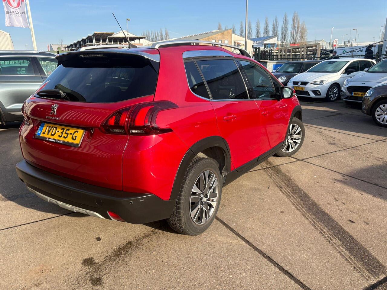 Peugeot 2008 1.2 PureTech Allure Clima, camera