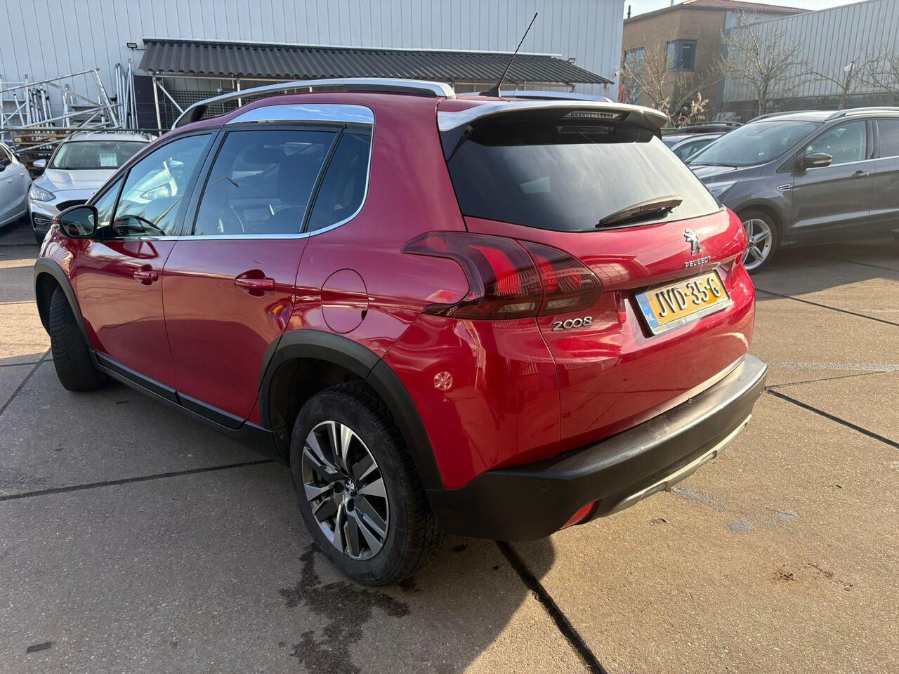 Peugeot 2008 1.2 PureTech Allure Clima, camera