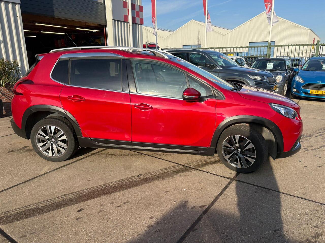 Peugeot 2008 1.2 PureTech Allure Clima, camera