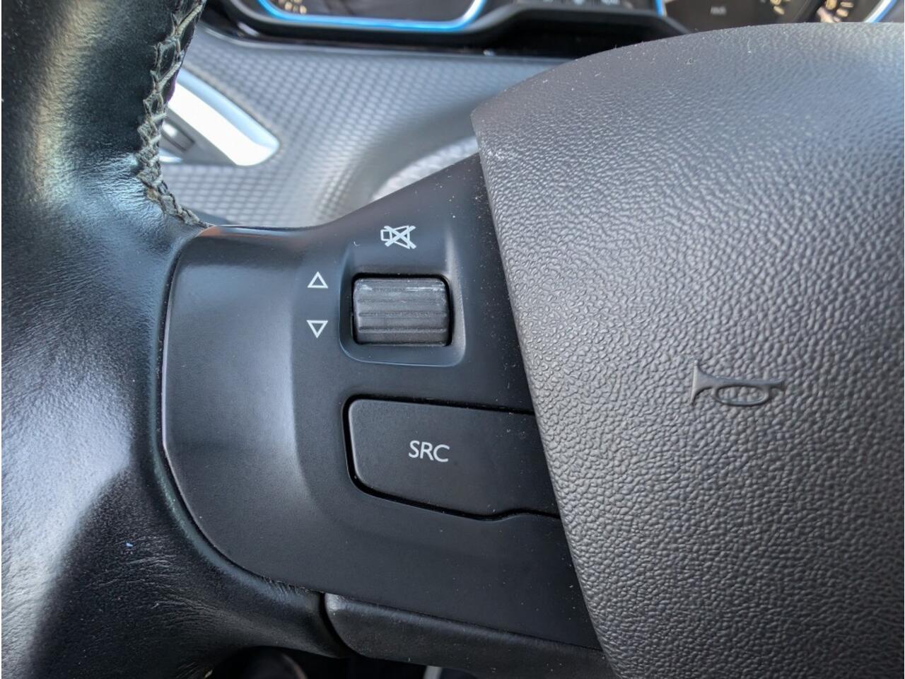 Peugeot 2008 1.2 PURETECH GT-LINE,AUTOMAAT,Airco,Cruise,PDC,Trekhaak, Dealer onderhouden