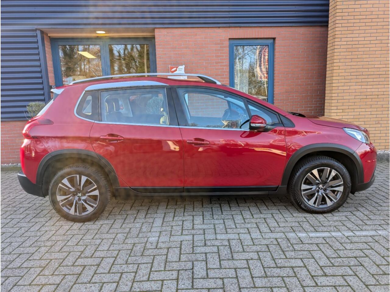 Peugeot 2008 1.2 PURETECH GT-LINE,AUTOMAAT,Airco,Cruise,PDC,Trekhaak, Dealer onderhouden