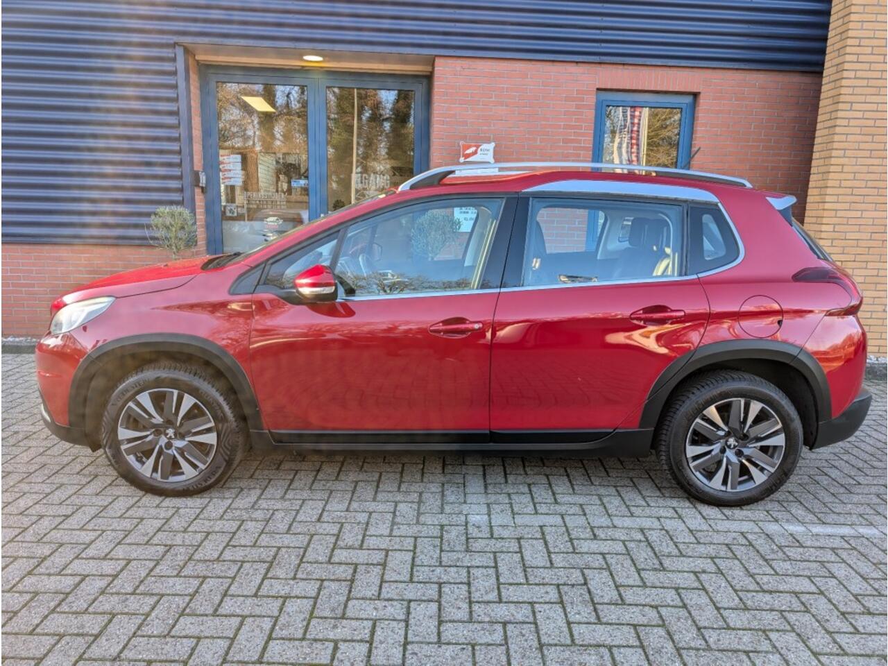 Peugeot 2008 1.2 PURETECH GT-LINE,AUTOMAAT,Airco,Cruise,PDC,Trekhaak, Dealer onderhouden