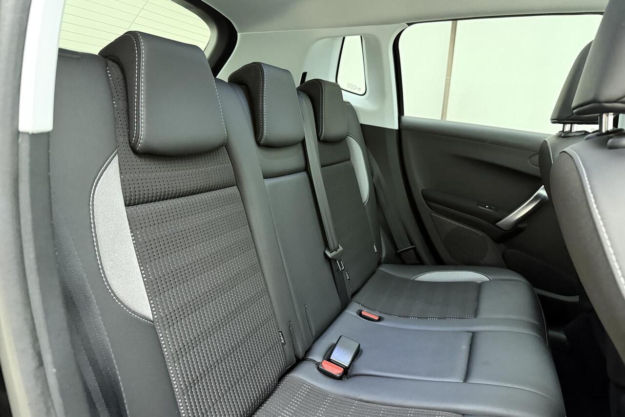 Peugeot 2008 1.2 PureTech Allure | 130 PK | Trekhaak | Achteruitrijcamera | Panoromadak | Navigatie |