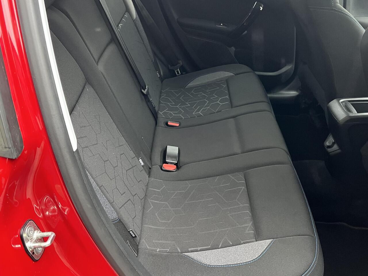 Peugeot 2008 1.2 PureTech Signature Navi Trekhaak LED Parkeerhulp