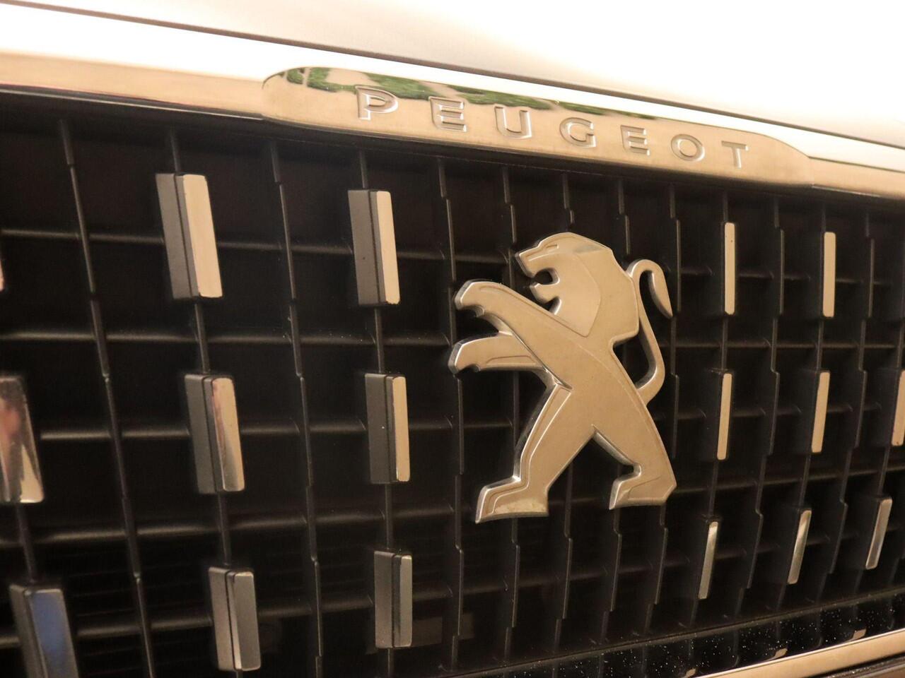 Peugeot 2008 1.2 PureTech GT-Line - 110 PK MOTOR - PARKEERSENSOREN ACHTER - 16 INCH LICHT METALEN VELGEN/ 4 SEIZOENEN BANDEN - CLIMATE CONTROL - NAVIGATIE - APPLE CARPLAY/ ANDROID AUTO - CRUISE CONTROL - 4 X ELEKTRISCHE RAMEN - SPORTSTOELEN