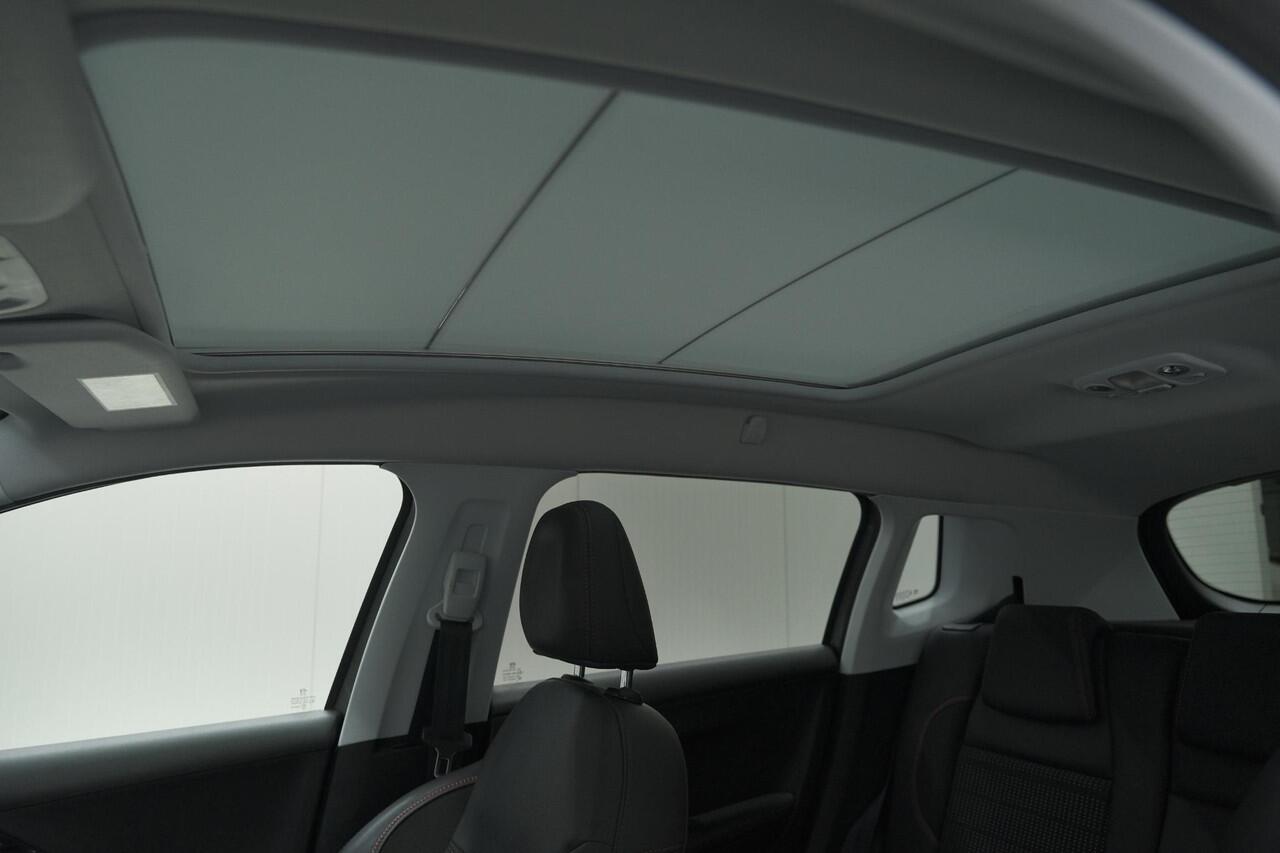 Peugeot 2008 PureTech 130 GT-Line | Allseason Banden | Panoramadak | Apple Carplay | Parkeersensoren