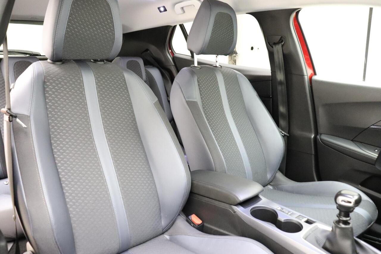 Peugeot 2008 1.2 PureTech 100pk Allure | 3D-Cockpit | Achteruitrijcamera | Climate Control | Cruise Control | Navigatie | Keyless Start