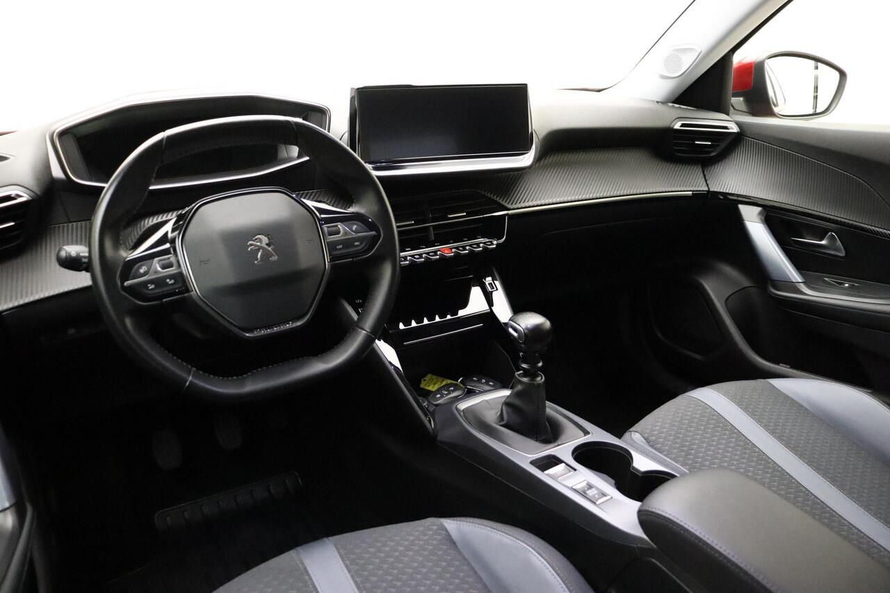 Peugeot 2008 1.2 PureTech 100pk Allure | 3D-Cockpit | Achteruitrijcamera | Climate Control | Cruise Control | Navigatie | Keyless Start