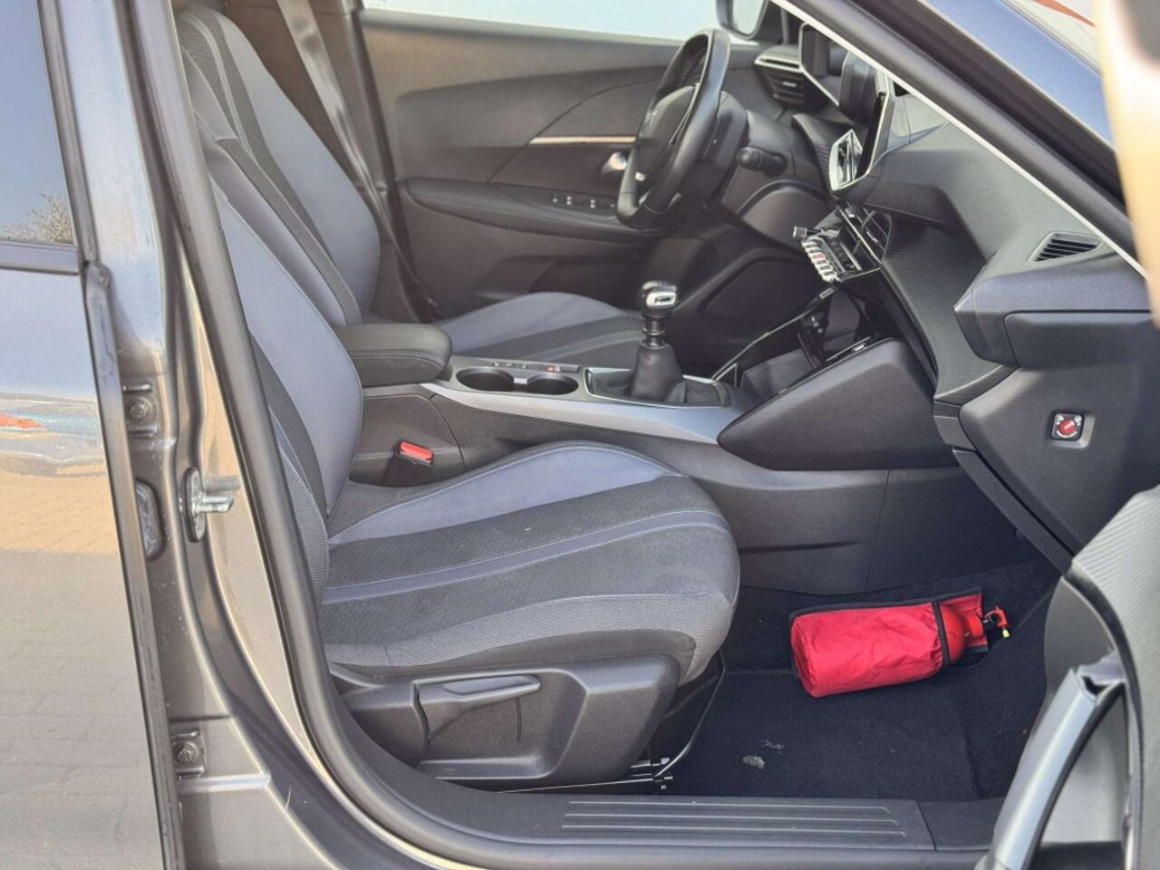 Peugeot 2008 1.2 PureTech Allure 131PK | Garantie