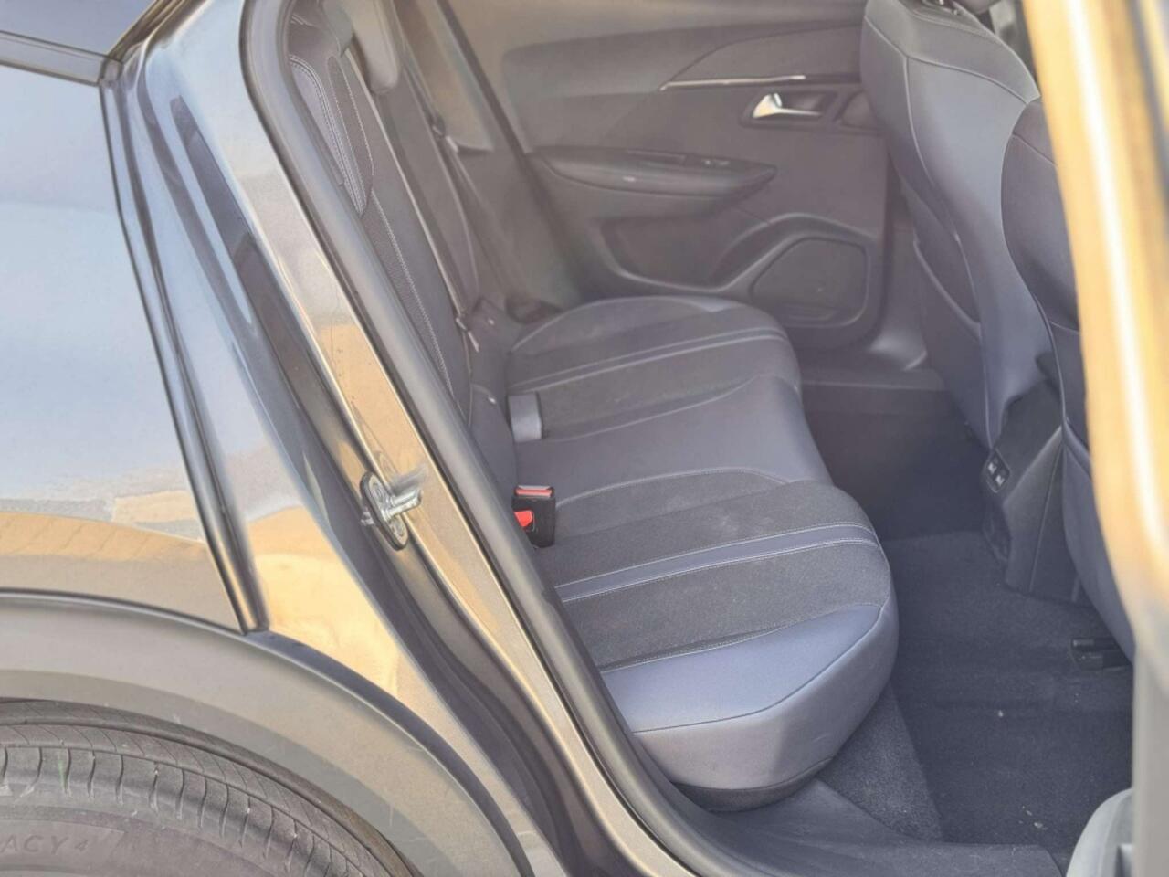 Peugeot 2008 1.2 PureTech Allure 131PK | Garantie