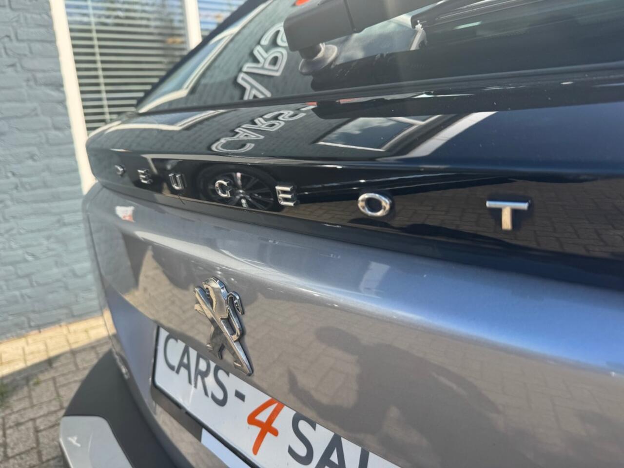 Peugeot 2008 1.2 Active Pack + Car-play + LED + Nav + Pdc - 92 dkm!