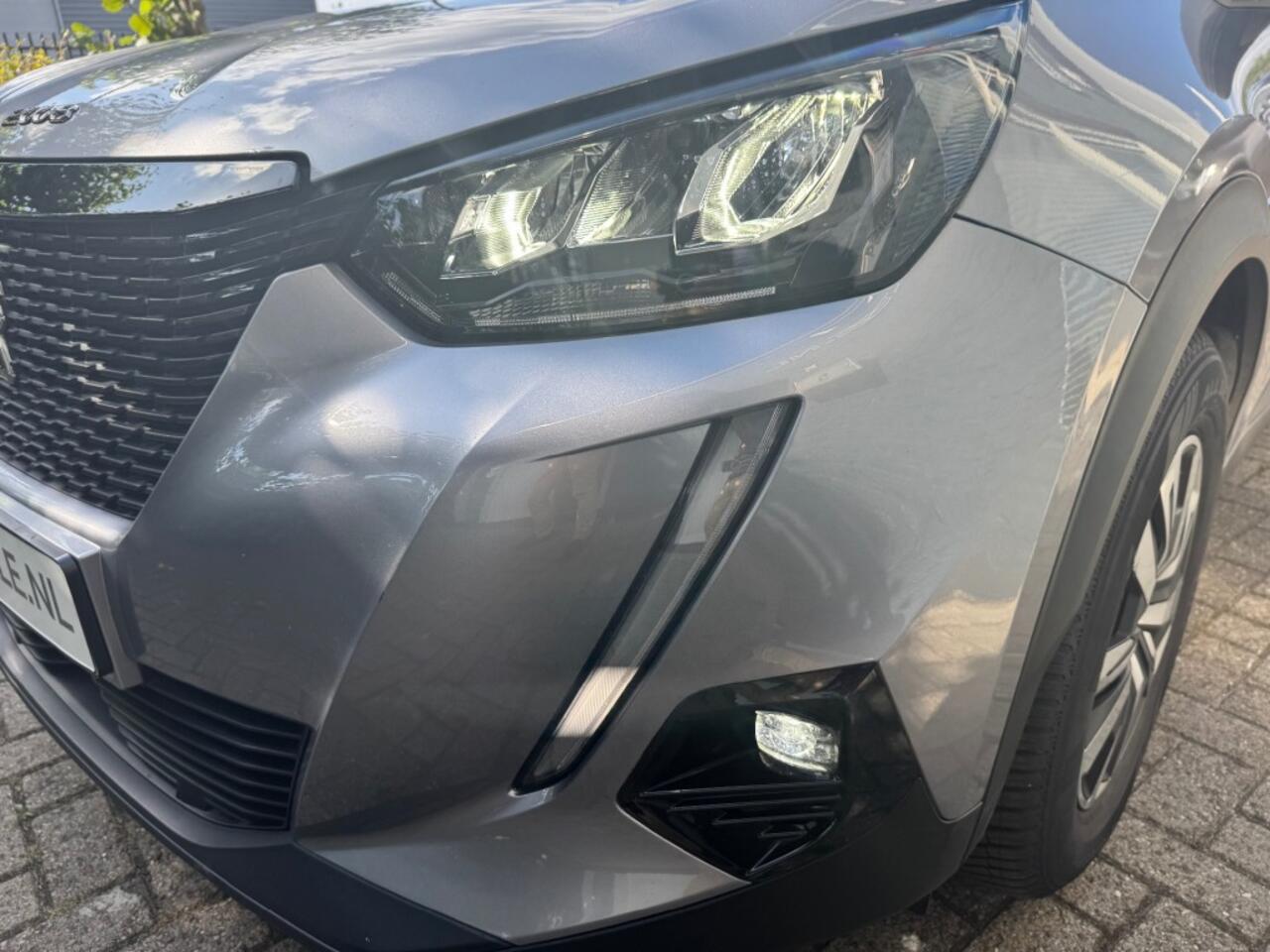 Peugeot 2008 1.2 Active Pack + Car-play + LED + Nav + Pdc - 92 dkm!