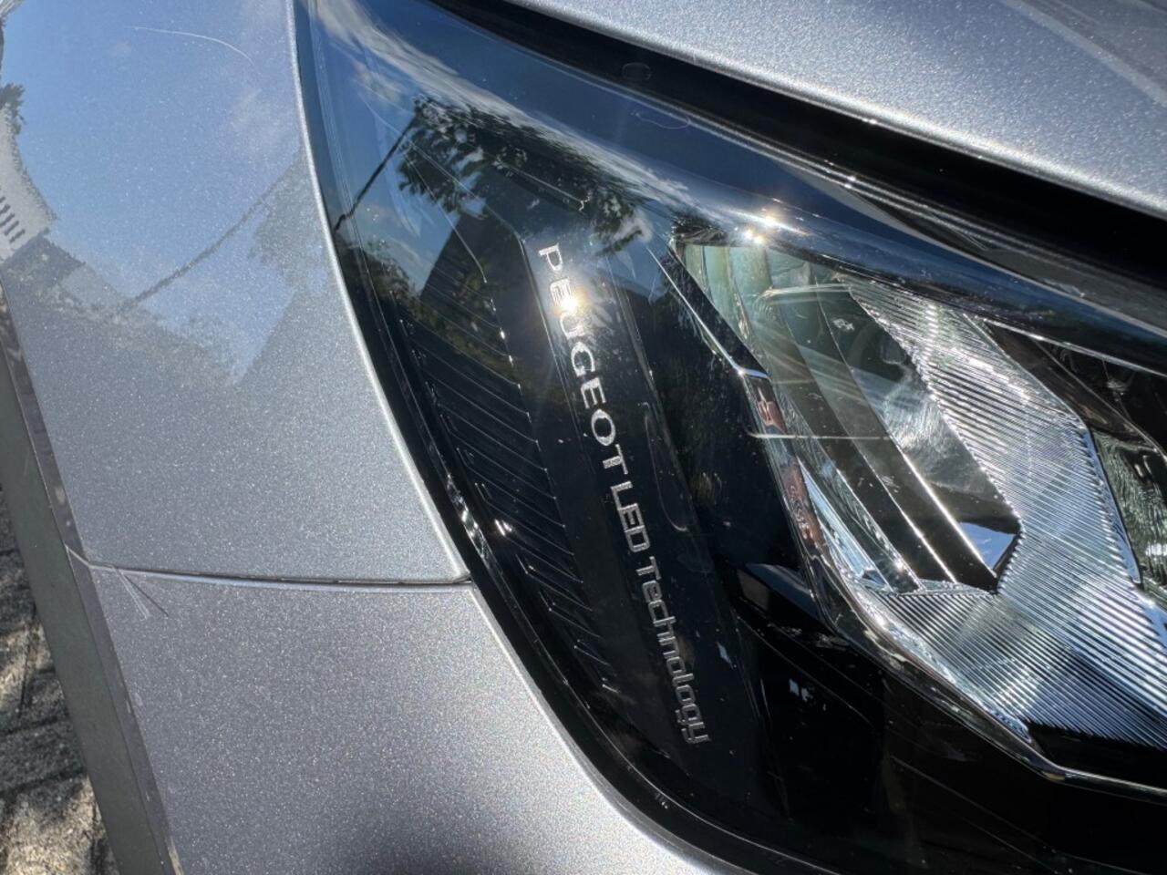 Peugeot 2008 1.2 Active Pack + Car-play + LED + Nav + Pdc - 92 dkm!