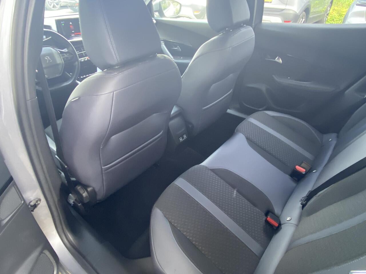 Peugeot 2008 1.2T 130pk Allure | Keyless Entry | 3D Cockpit | Achteruitrijcamera | Navigatie | Parkeersensoren | Apple Carplay/Android Auto