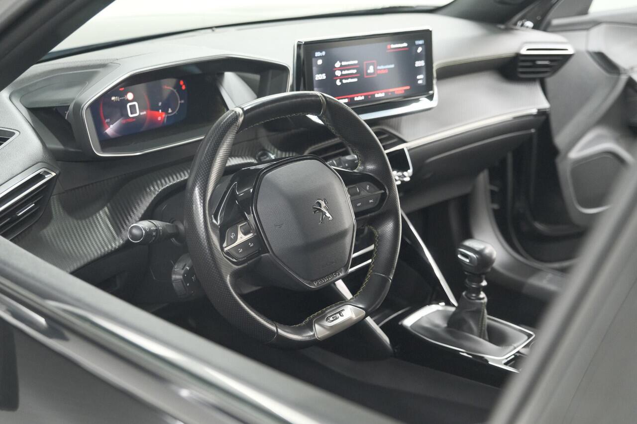 Peugeot 2008 PureTech 130 GT-Line | Camera | Adaptieve Cruise Control | Allseason Banden | Navigatie