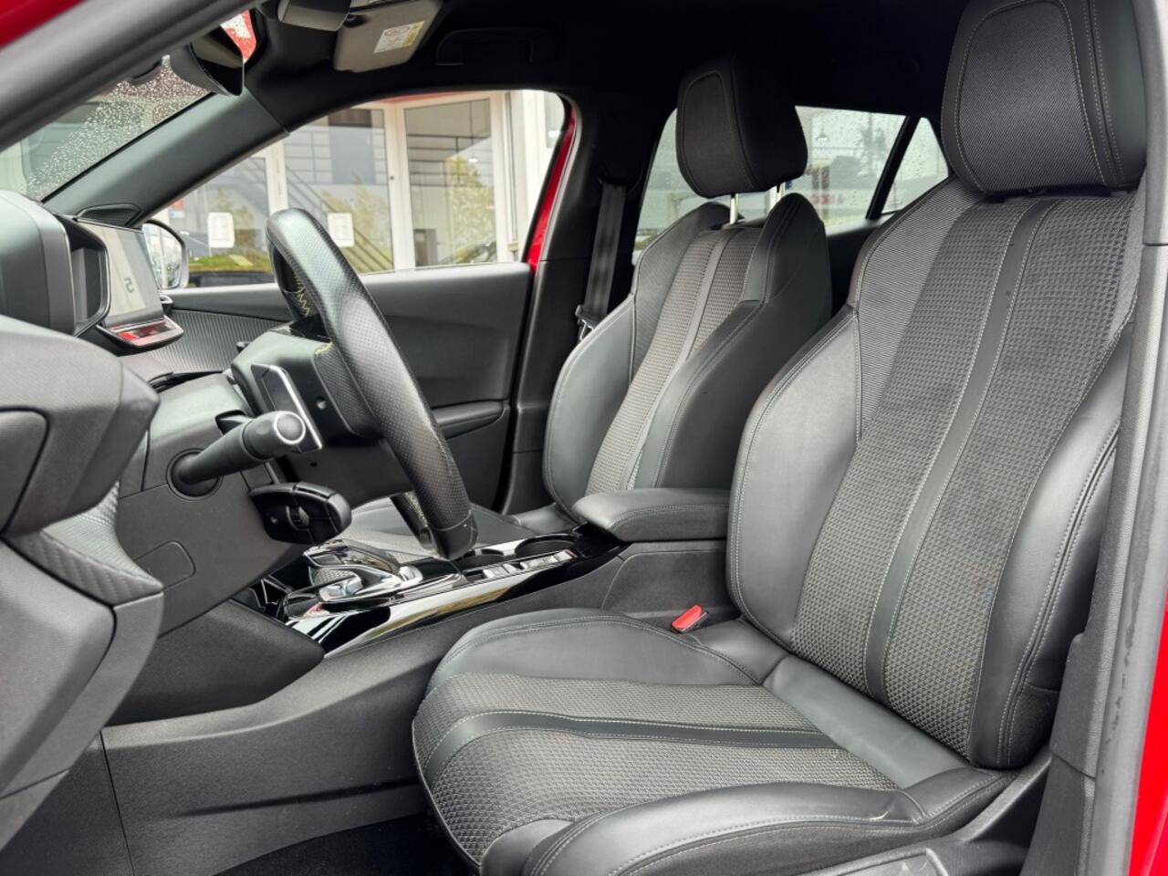 Peugeot 2008 1.2 TURBO AUT. 130PK GT-LINE LED NAVI CAMERA CARPLAY AIRCO LMV PDC