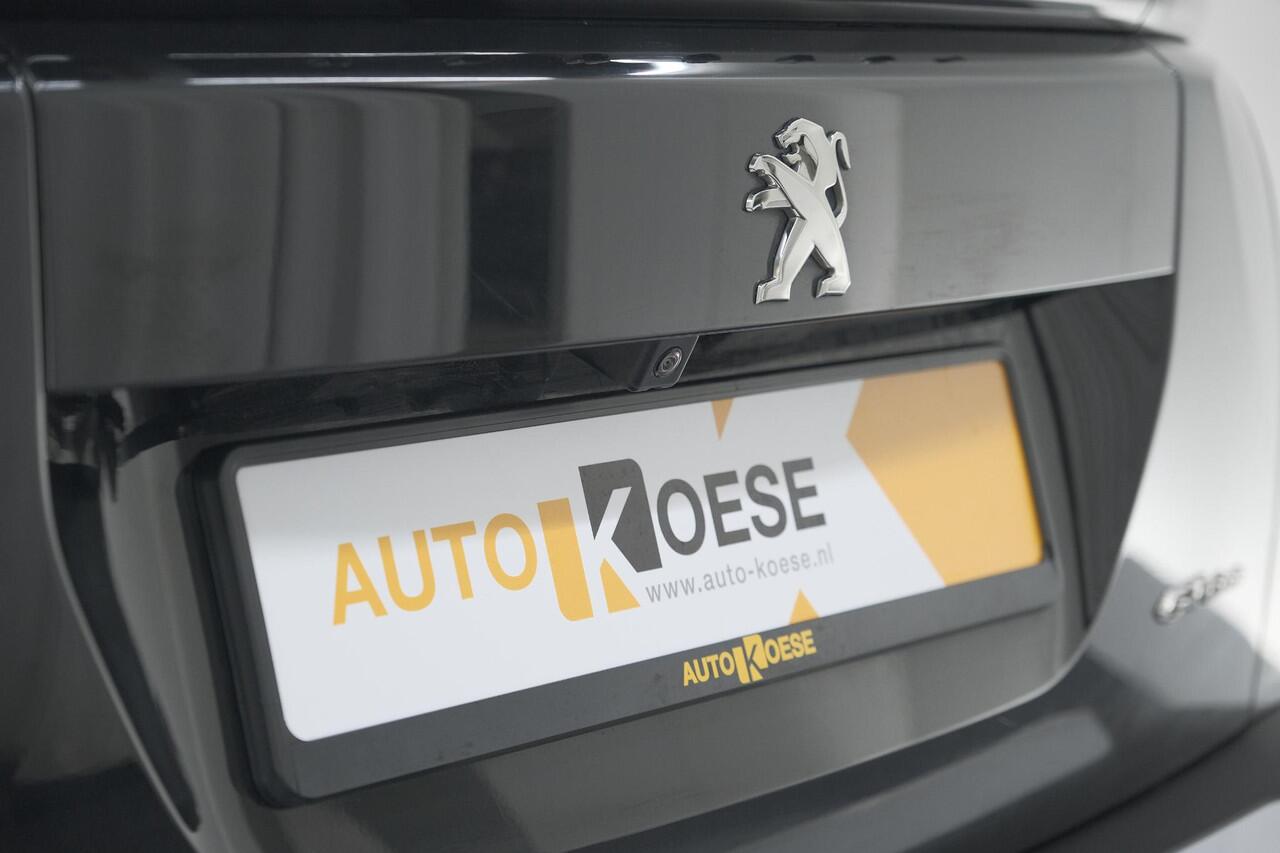 Peugeot 2008 PureTech 130 GT-Line | Camera | Adaptieve Cruise Control | Allseason Banden | Navigatie