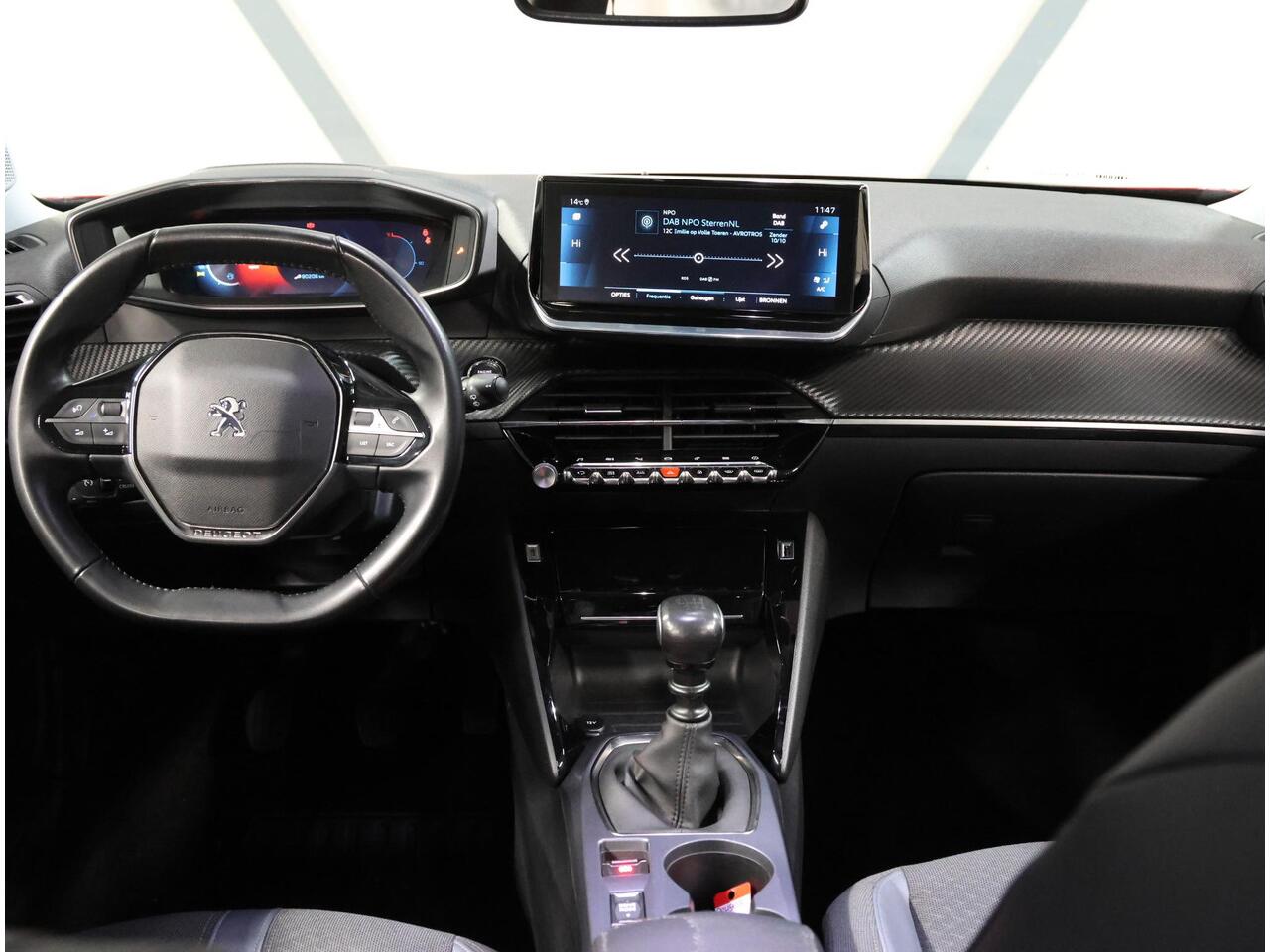 Peugeot 2008 1.2 130PK Allure | AppleCarPlay/AndroidAuto | Armsteun | Climate Control | Adaptive Cruise Control | Camera | FULL LED | Navigatie | LMV | Parkeersensoren | Privacy Glass | Isofix |