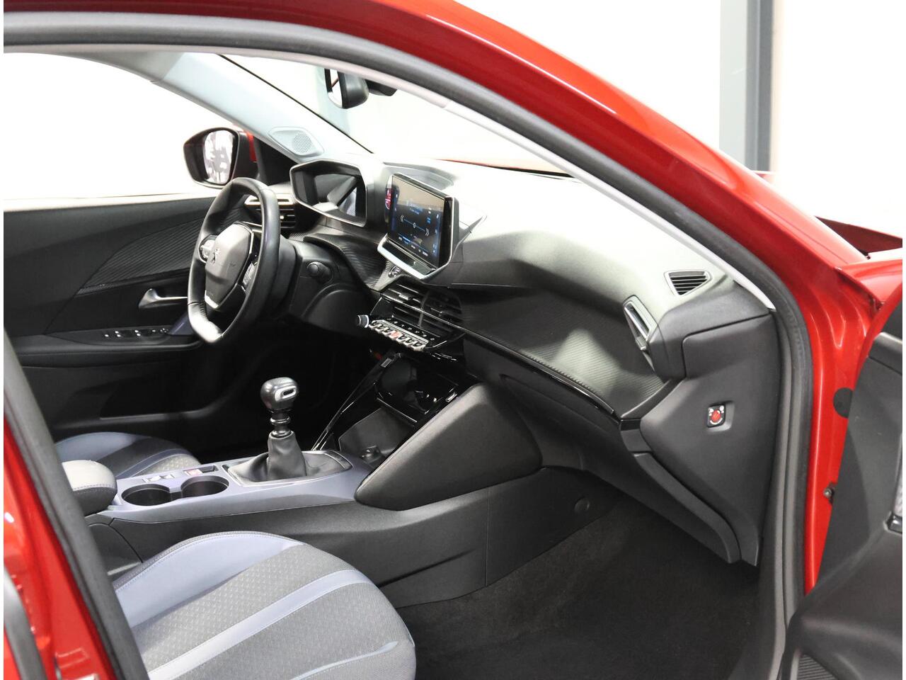 Peugeot 2008 1.2 130PK Allure | AppleCarPlay/AndroidAuto | Armsteun | Climate Control | Adaptive Cruise Control | Camera | FULL LED | Navigatie | LMV | Parkeersensoren | Privacy Glass | Isofix |