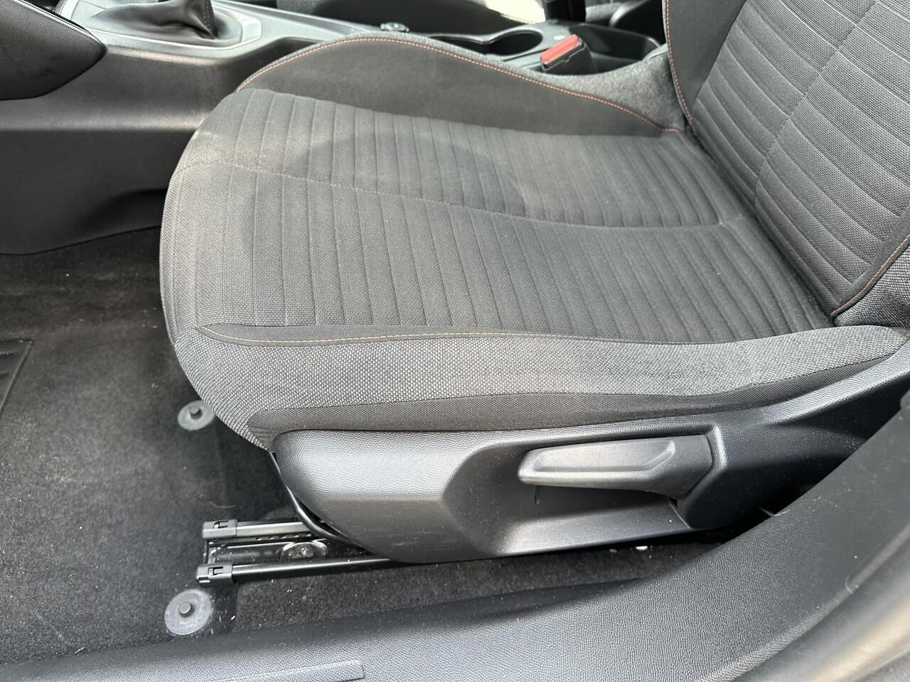 Peugeot 2008 1.2 Turbo 130 PK Active | All season banden | Volledig dealer onderhouden | 6 Versnellingsbak | Trekhaak 1200 KG | Navigatie via Telefoon | Stoelverwarming | Airconditioning | Lichtmetalen Velgen | Parkeersensoren | LED Verlichting | Apple Carplay & Andro