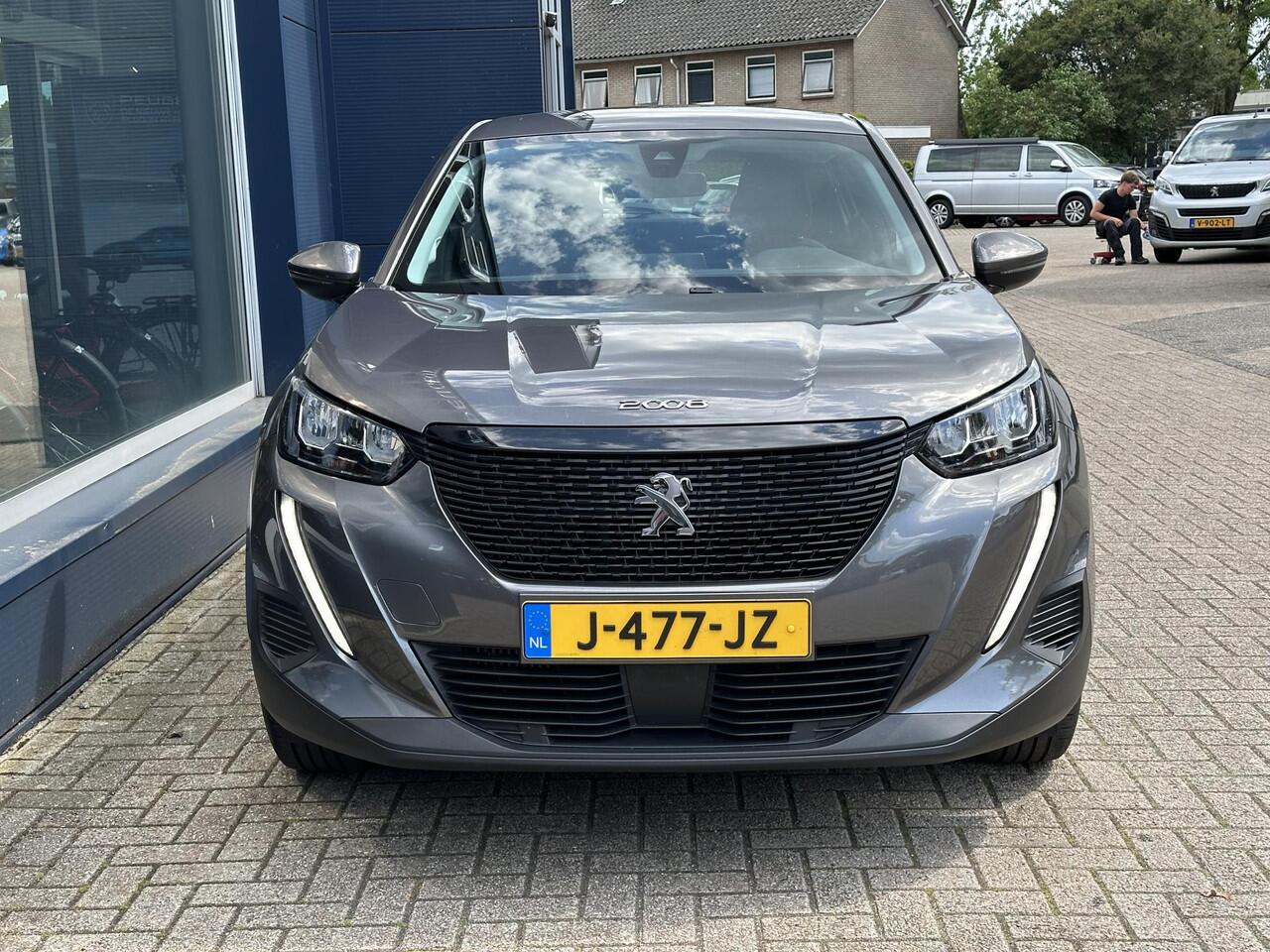 Peugeot 2008 1.2 Turbo 130 PK Active | All season banden | Volledig dealer onderhouden | 6 Versnellingsbak | Trekhaak 1200 KG | Navigatie via Telefoon | Stoelverwarming | Airconditioning | Lichtmetalen Velgen | Parkeersensoren | LED Verlichting | Apple Carplay & Andro