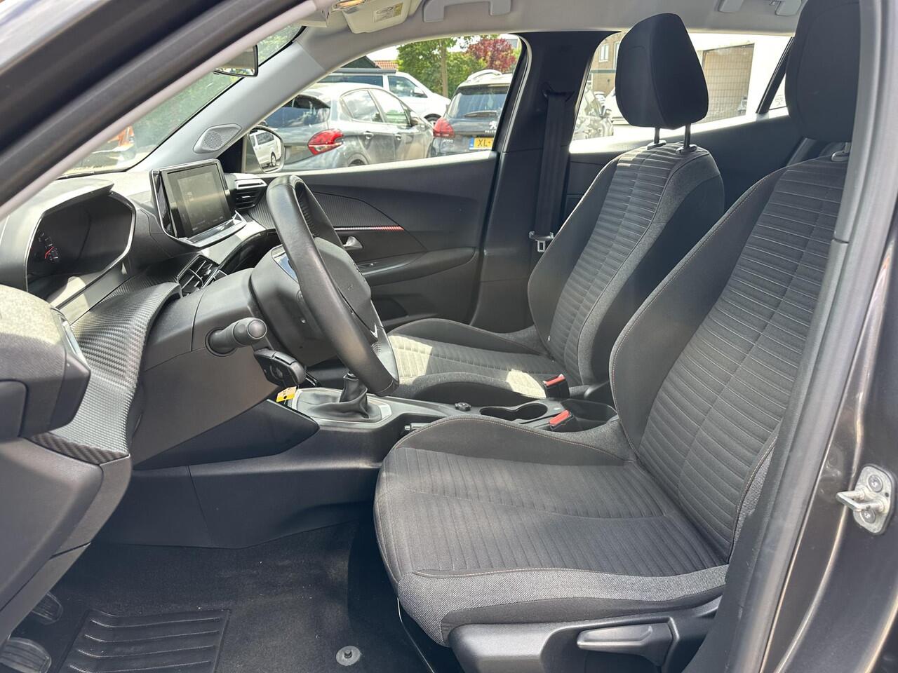 Peugeot 2008 1.2 Turbo 130 PK Active | All season banden | Volledig dealer onderhouden | 6 Versnellingsbak | Trekhaak 1200 KG | Navigatie via Telefoon | Stoelverwarming | Airconditioning | Lichtmetalen Velgen | Parkeersensoren | LED Verlichting | Apple Carplay & Andro