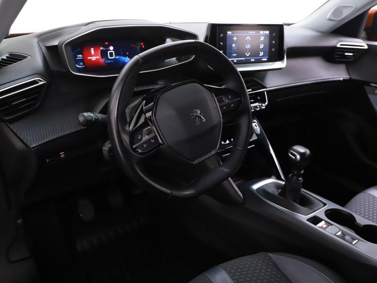 Peugeot 2008 1.2T 130PK Allure Trekhaak/Winterpakket/Ecc/Camera