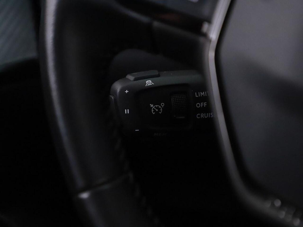 Peugeot 2008 1.2T 130PK Allure Trekhaak/Winterpakket/Ecc/Camera