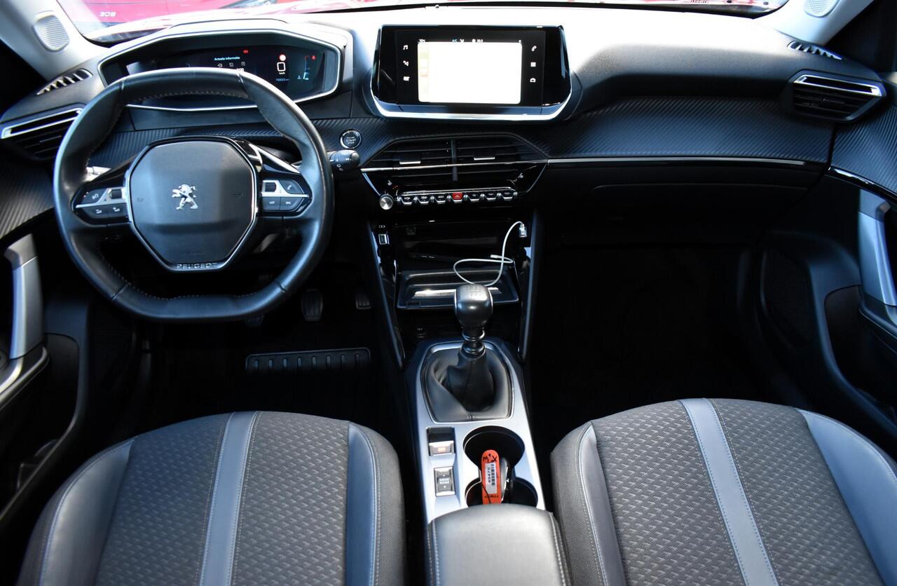 Peugeot 2008 1.2 PureTech 130PK Allure Pack | Carplay | Camera | 3D Dashb. | Stoelverw. | Incl. garantie