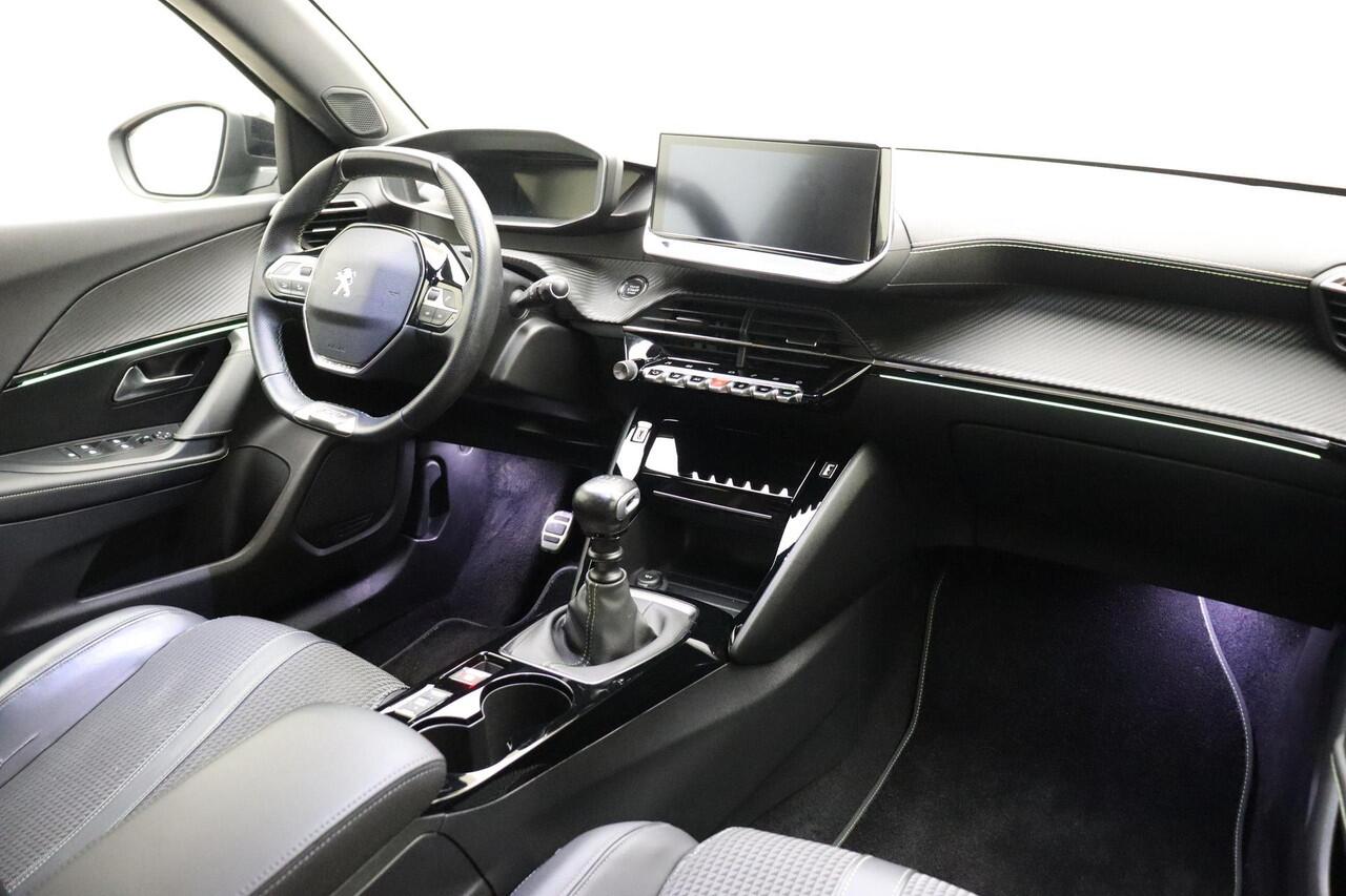 Peugeot 2008 1.2 PureTech GT-Line 130 PK | Handgeschakeld | Camera | Stoelverwarming | 3D-instrumentenpaneel | Cruise Control | Climate Control | 1e eigenaar